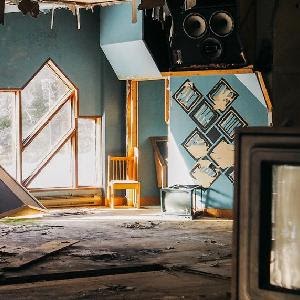 Abandoned Music Studio Escape