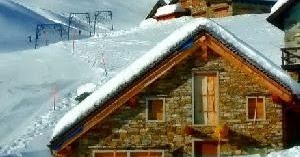 Abandoned Snow House Escape