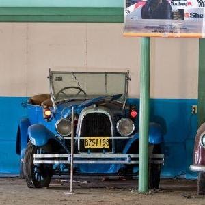 Abandoned Vintage Car Museum Escape